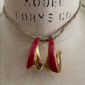🌟3/$15 90s vintage half hoop earring coral accent